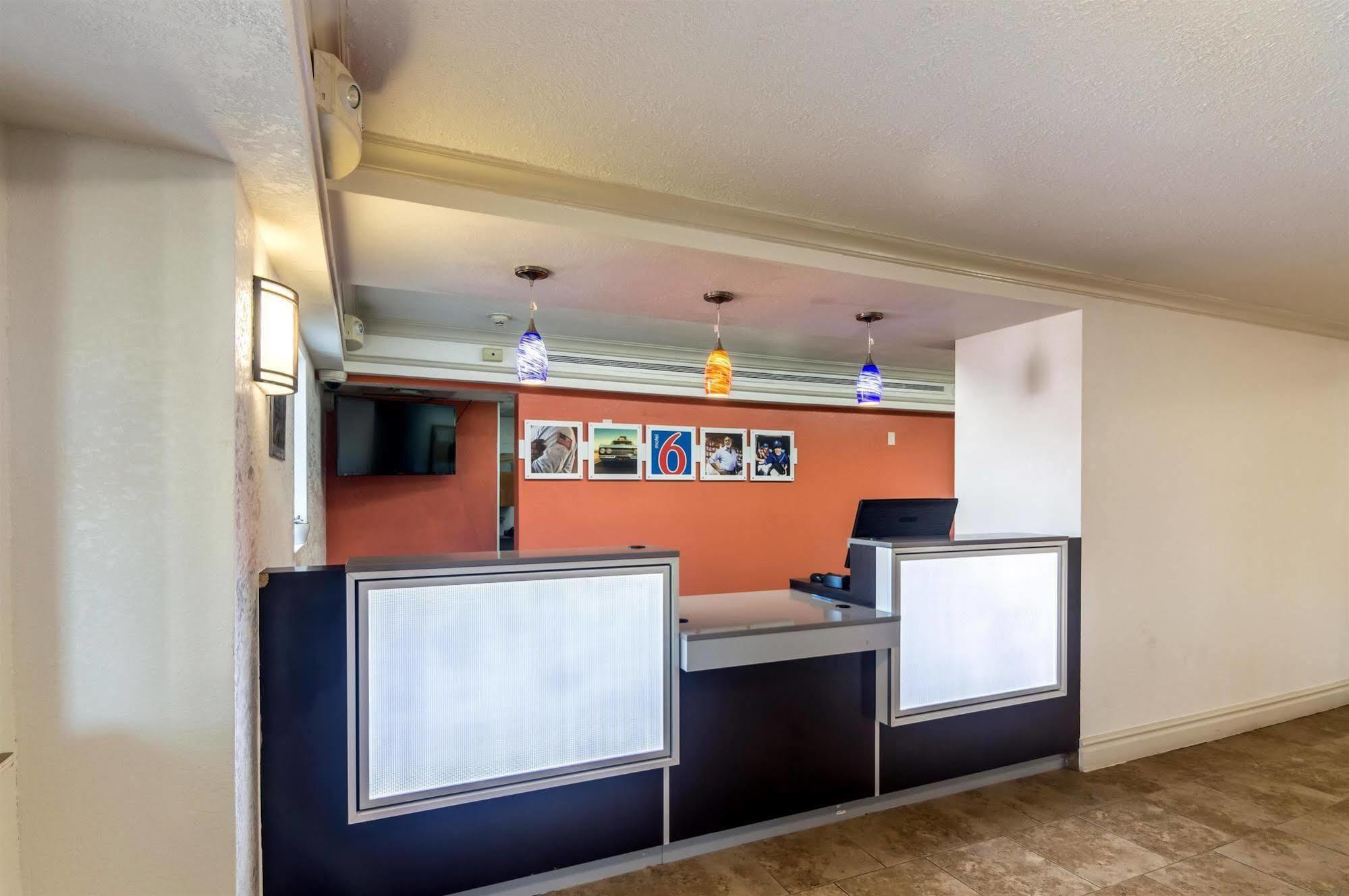 Econo Lodge Del City Exterior foto