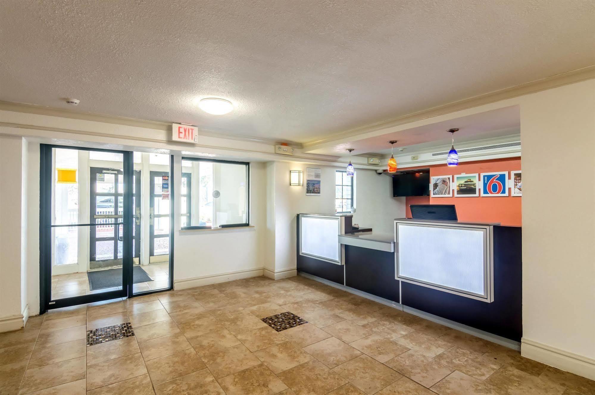 Econo Lodge Del City Exterior foto