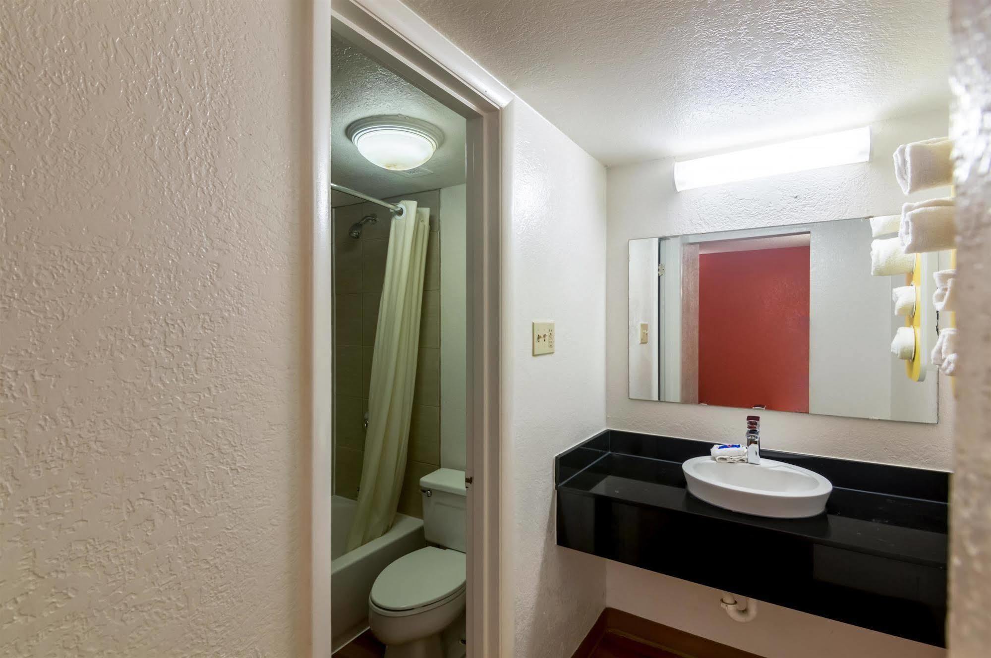 Econo Lodge Del City Exterior foto