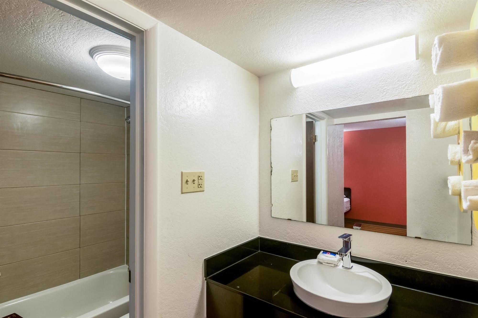 Econo Lodge Del City Exterior foto